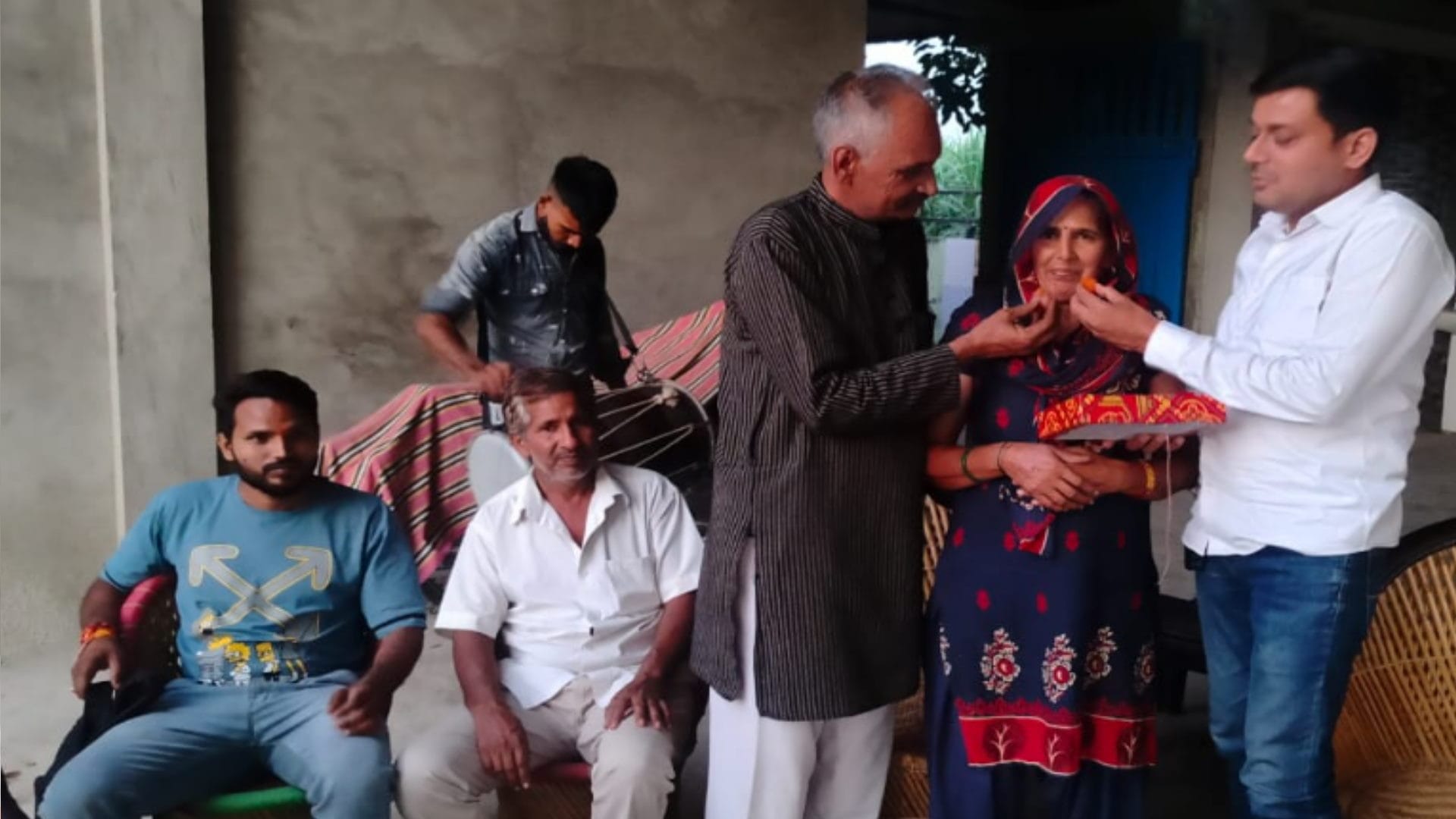 Parul Chaudhary wins gold medal in Asian Games, family celebrating with drums in village, see photos