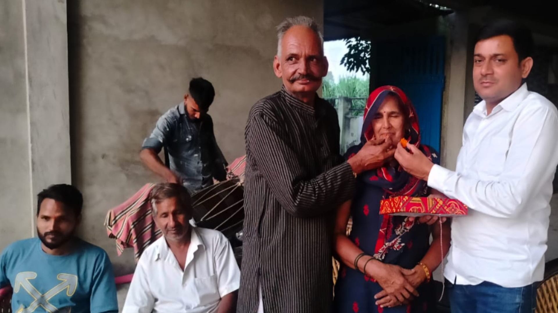 Parul Chaudhary wins gold medal in Asian Games, family celebrating with drums in village, see photos