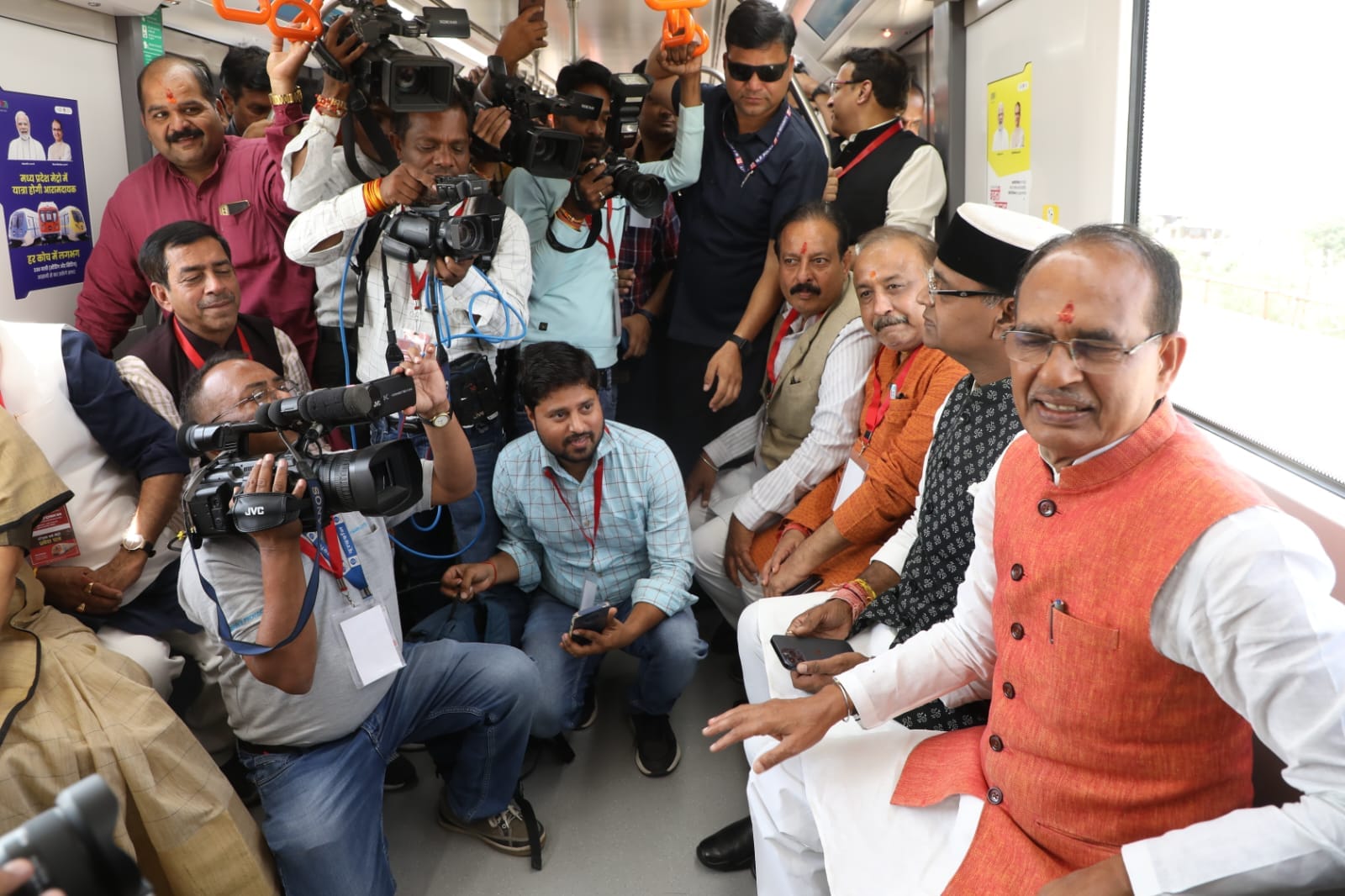 Bhopal Metro: CM Shivraj flagged off the trial run of Bhopal Metro, said - MP is becoming a state with metro.