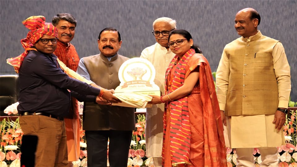 ISRO scientists honored with Sant Ishwar Vishisht Samman