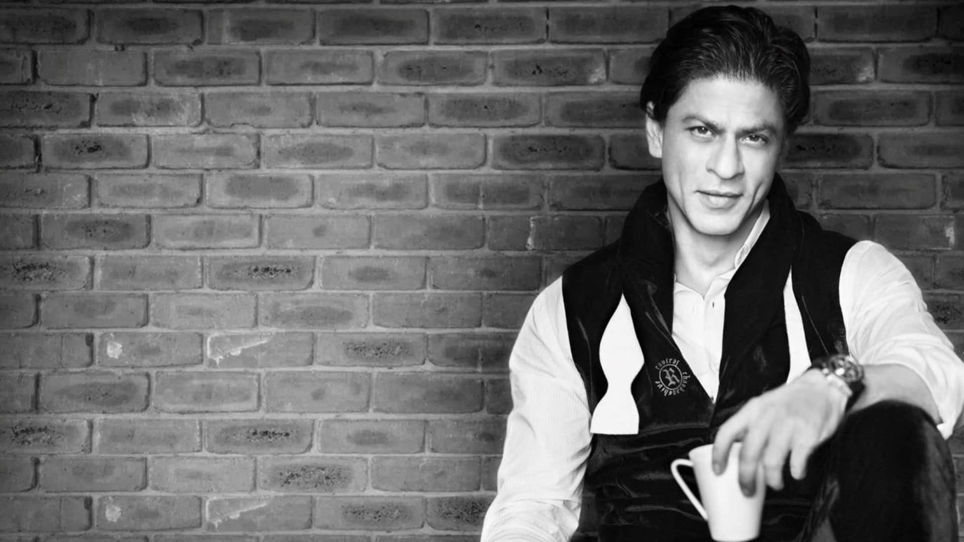Dunki star Shah Rukh Khan Clarifies whether he personally replies to fans questions during Ask SRK session