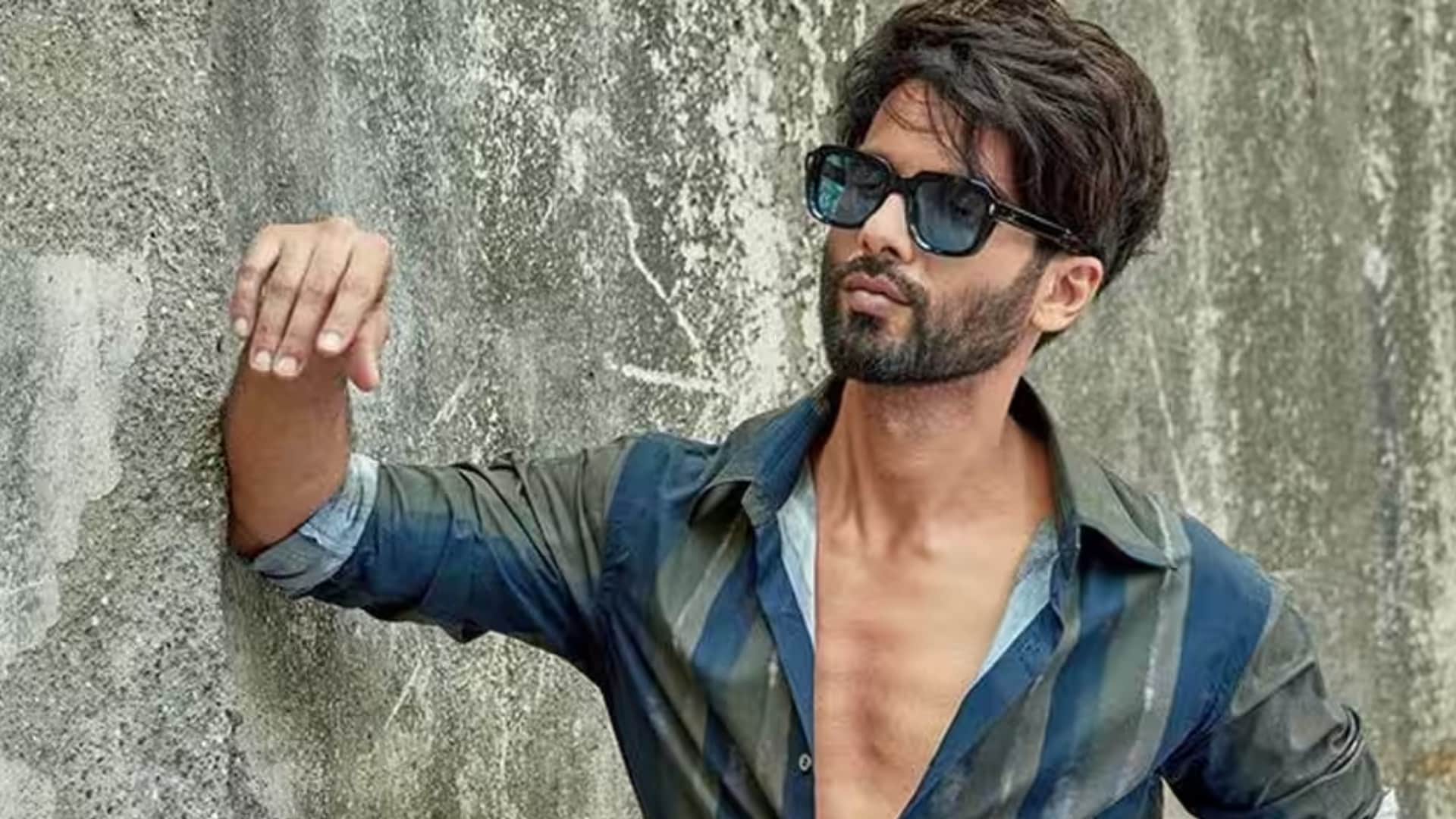 Shahid Kapoor On being compared to Shah Rukh Khan in early career call it worst thing and made a big statement