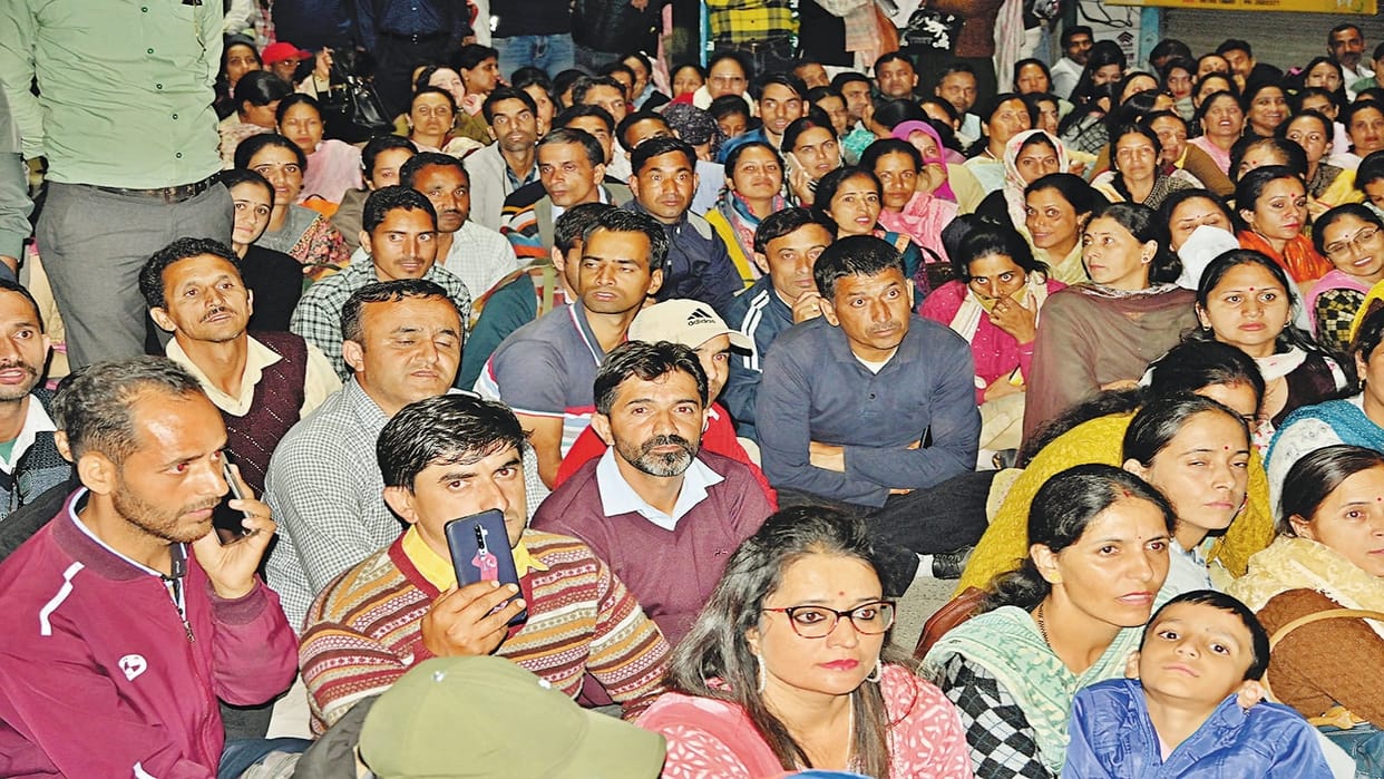 SMC teachers protest outside secretariat in Shimla demanding regularization