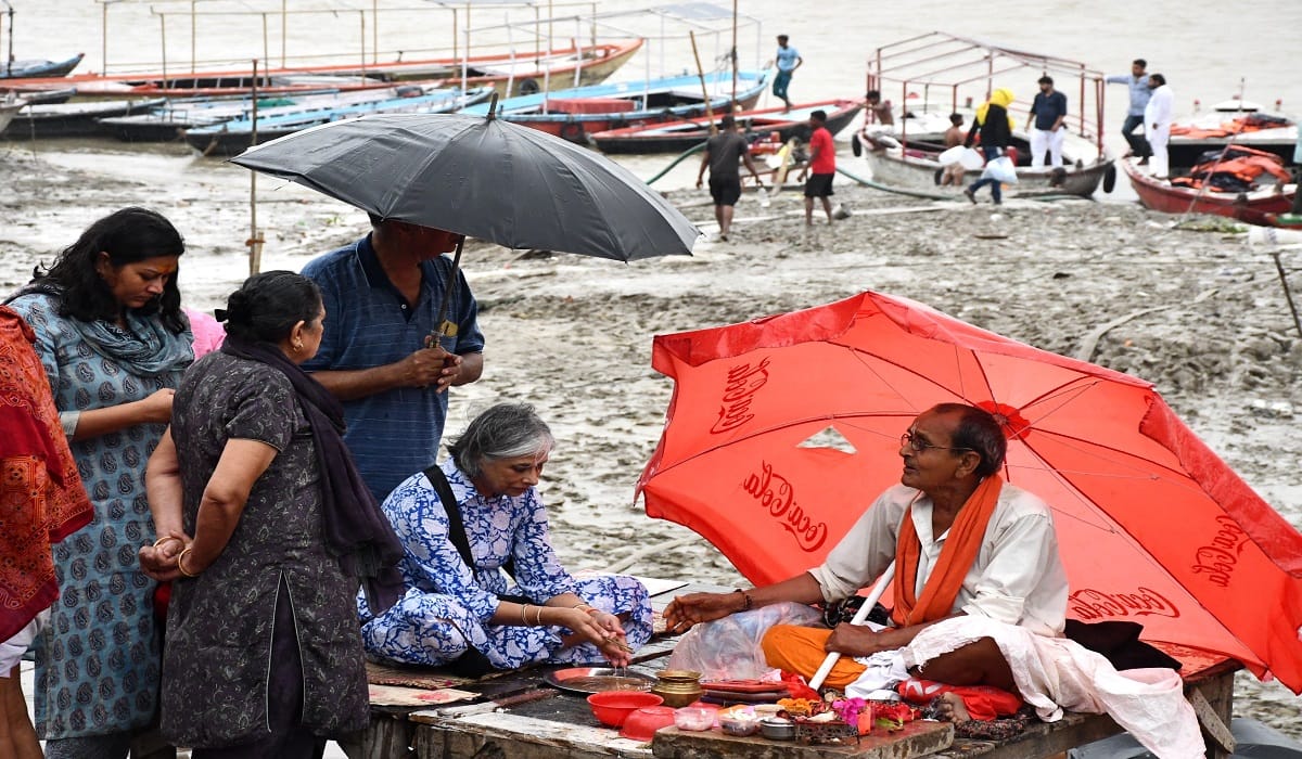 Weather Update varanasi Temperature dropped six degrees Celsius due to heavy rain
