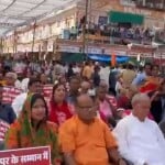 बड़ी चौपड़ पर जुटी हजारों हिंदुओं की भीड़।