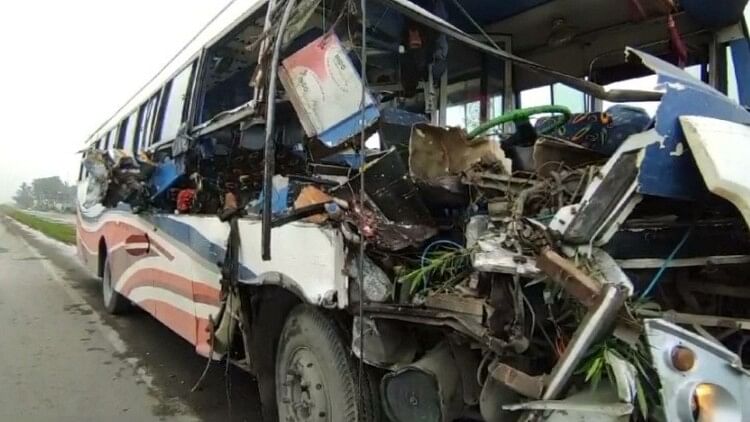 Bihar Accident: पितृपक्ष मेला से पिंडदान कर लौट रहे यात्रियों की बस की ट्रक से टक्कर; एक महिला की मौत, 12 घायल
