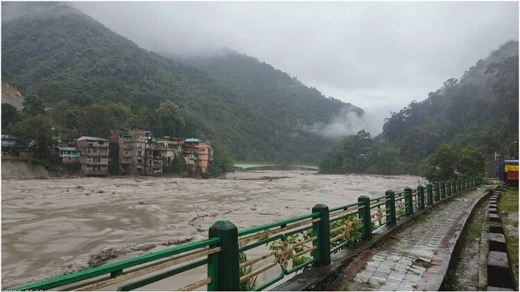 Sikkim Flood: झील के फटने से पहले ही मौसम स्टेशन ने सिग्नल भेजना बंद कर दिया था, एनडीएमए ने कही यह बात