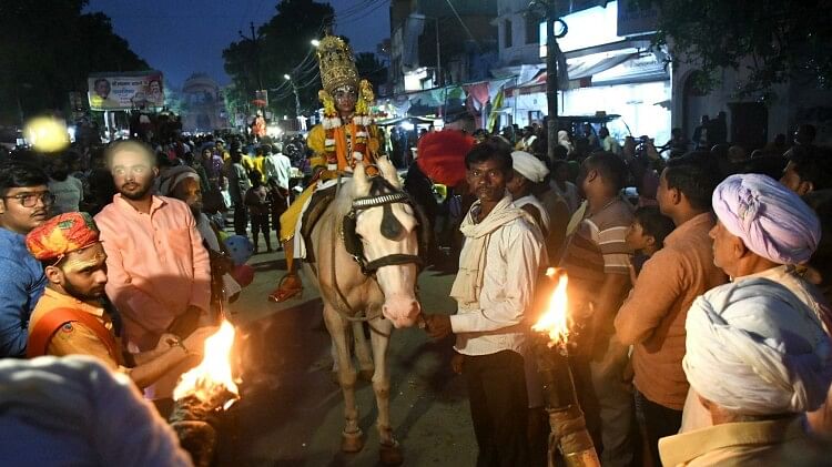 PHOTOS: हाथी-घोड़े-रथ और गाजेबाजे के साथ जनकपुर पहुंची बरात, बारिश के कारण रोकनी पड़ी राम विवाह की लीला