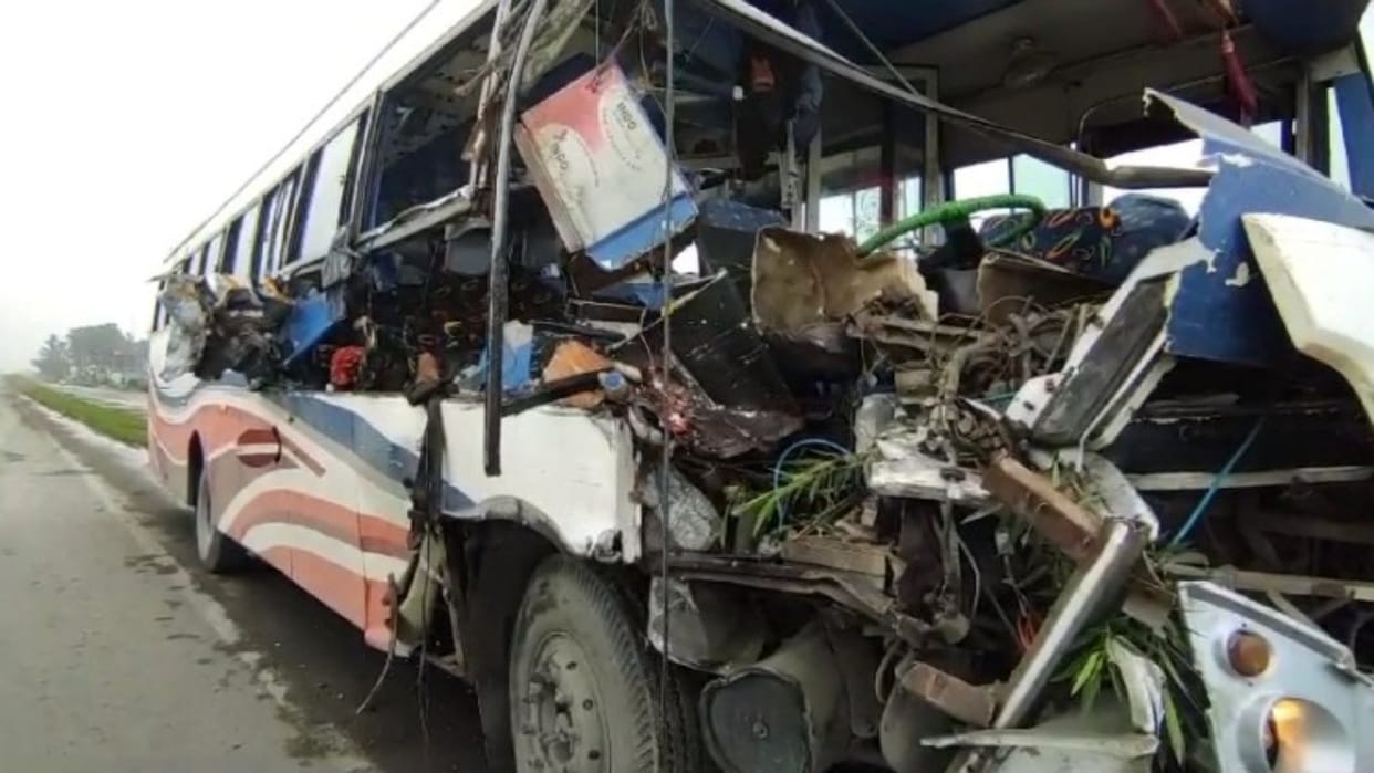 A bus carrying 65 passengers collided with a truck in Kaimur; One woman died, 12 injured, 8 critical