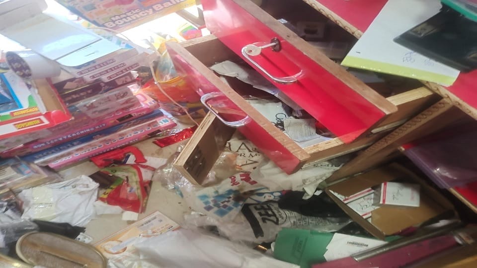 Cash and goods worth lakhs stolen from cosmetic jewelery shop in Ambala