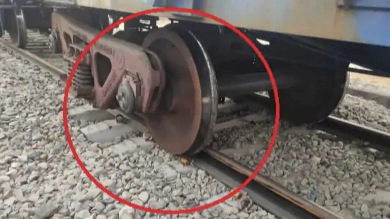 Goods train coaches derailed in Ludhiana of Punjab