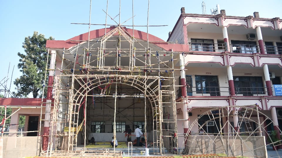 Glimpse of Victoria Memorial will be seen in pandal being built on Durga Puja in Kalibari of Chandigarh