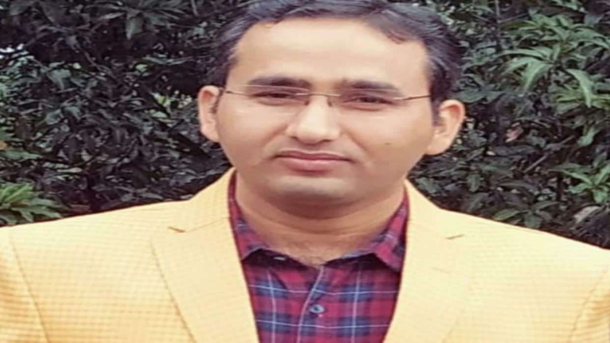 Assistant professor died in a road accident, a painful accident happened on Handia-Kokraj highway.