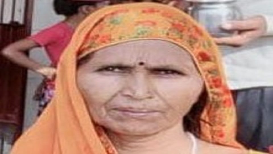 Woman buried in straw dies due to suffocation