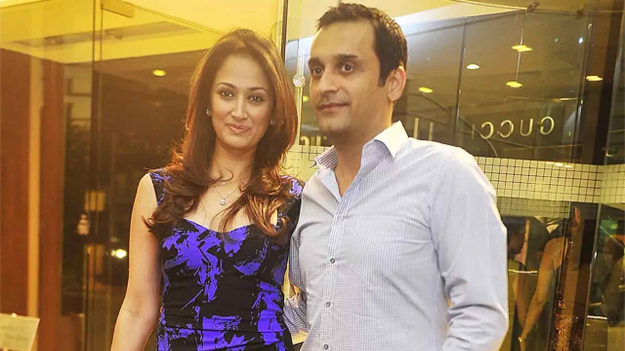 Gayatri Joshi Swades actress involved in a tragic accident while traveling in Italy with husband Vikas Oberoi