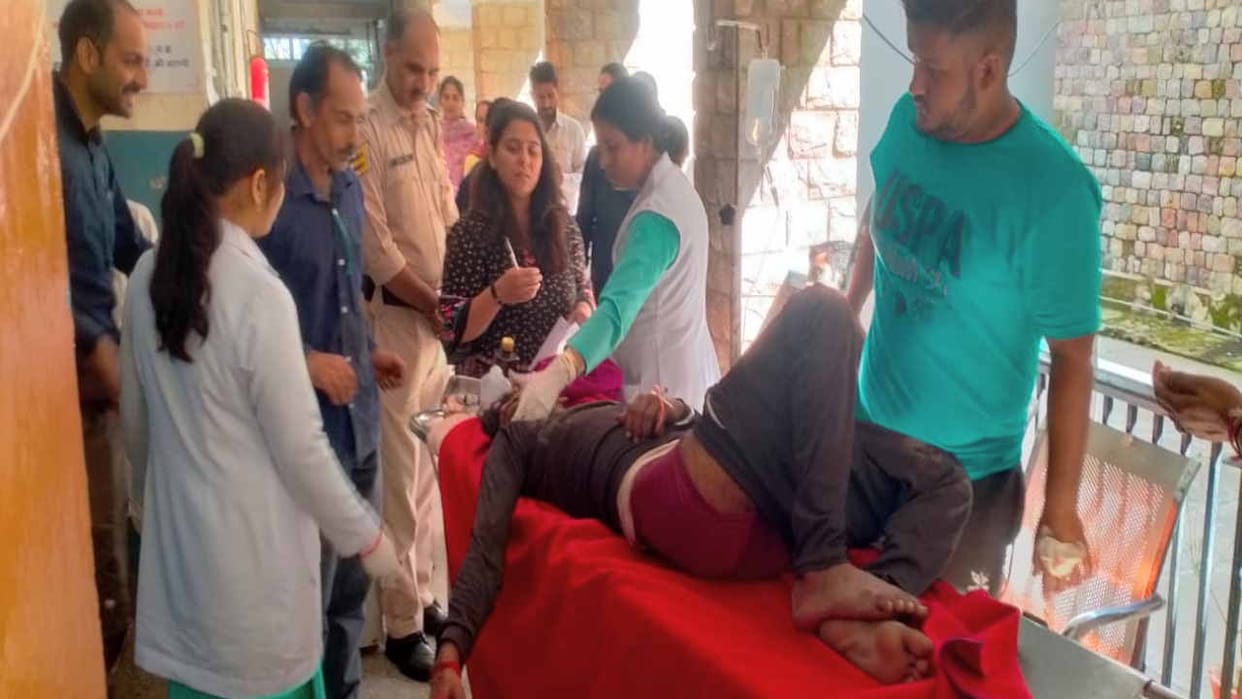 Bike lost control and collided with railing in Kangughatti, two injured