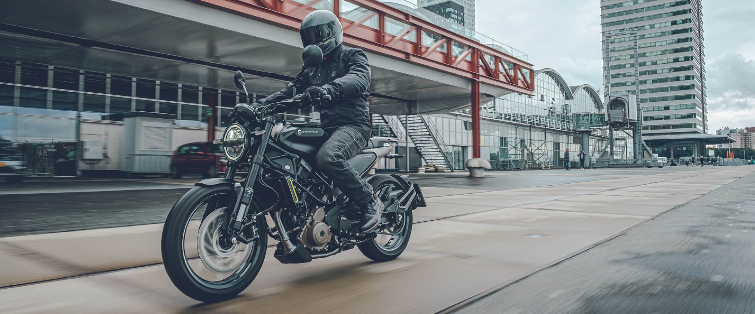 KTM Duke 250 vs Husqvarna Svartpilen 250 Comparison between Two Bikes in 250cc motorcycle segment