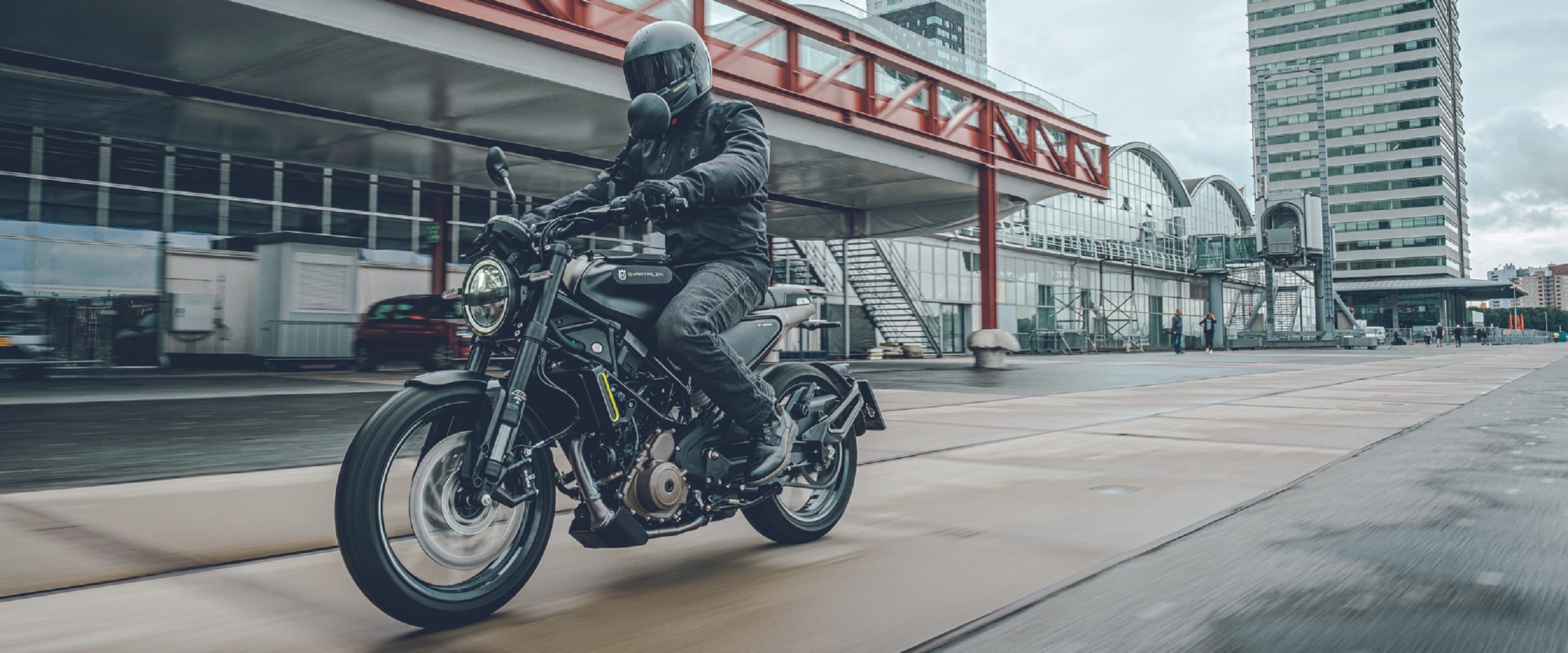 KTM Duke 250 vs Husqvarna Svartpilen 250 Comparison between Two Bikes in 250cc motorcycle segment