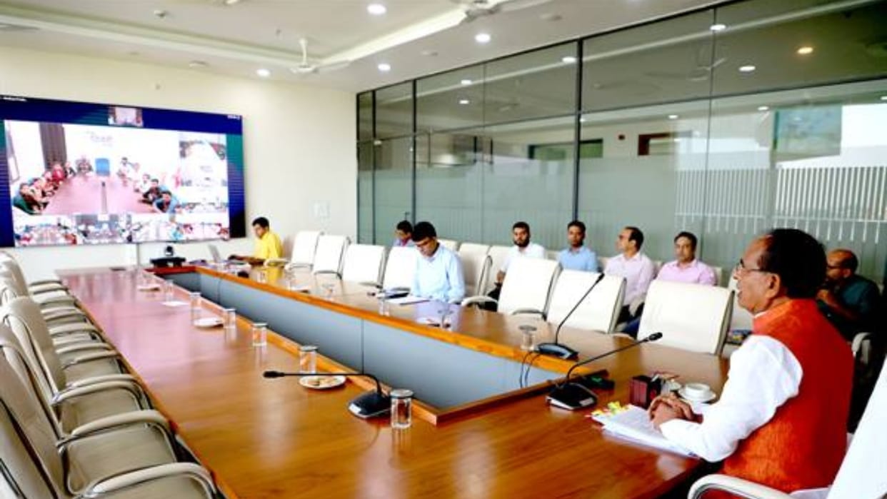 Bhopal: CM had a virtual conversation with public service friends said work for public welfare as a vigilant