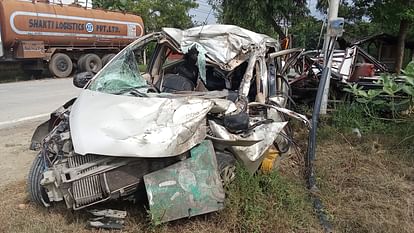 Varanasi Road Accident:कार और ट्रक की भिड़ंत में आठ लोगों की मौत, सिर्फ एक  बच्चे की बची जान - Accident In Varanasi Eight People Died In Collision  Between Car And Truck, All