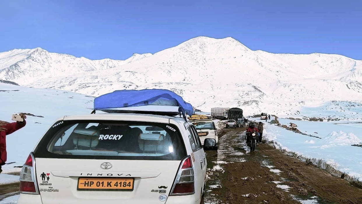 Time table fixed for movement of vehicles on Manali-Leh route, registration will be done at Darcha check post.