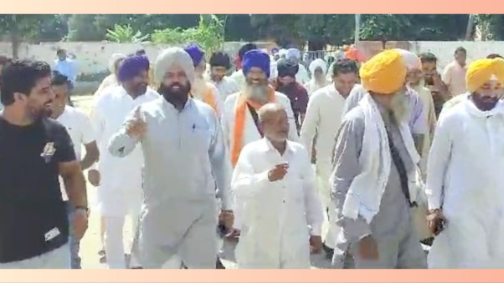 Farmers staged a protest in Safidon Mandi due to low prices of paddy