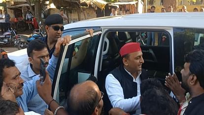 samajwadi party chief Akhilesh Yadav reached Pratapgarh