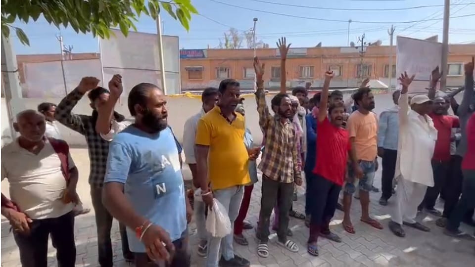 workers adamant on demanding increased wages through commission agents In Sirsa, protest and stop bidding