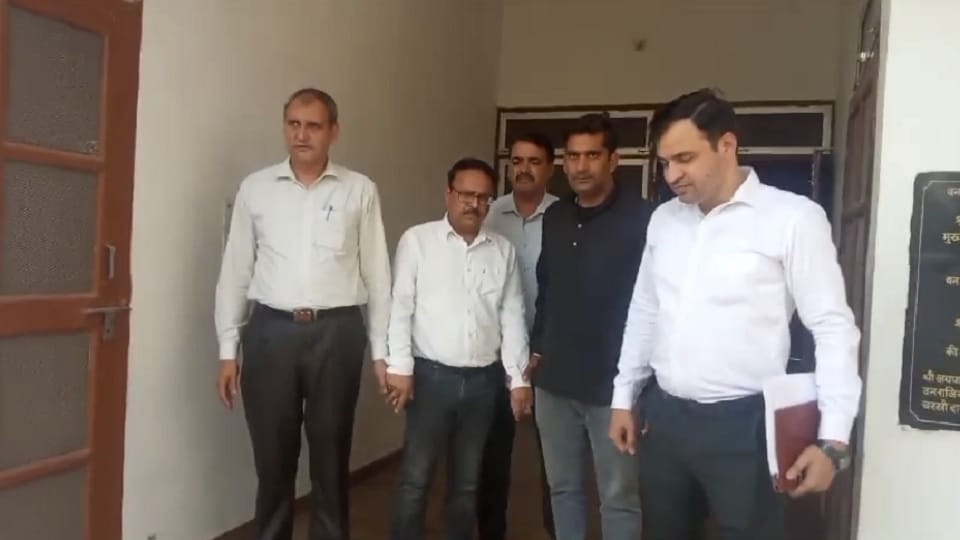 ACB and CM Flying raid in Dadri: DFO caught taking bribe of three lakh