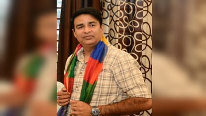 Uproar over division of UP: Opposition leaders supported Sanjeev Balyan but BJP stalwarts maintained silence