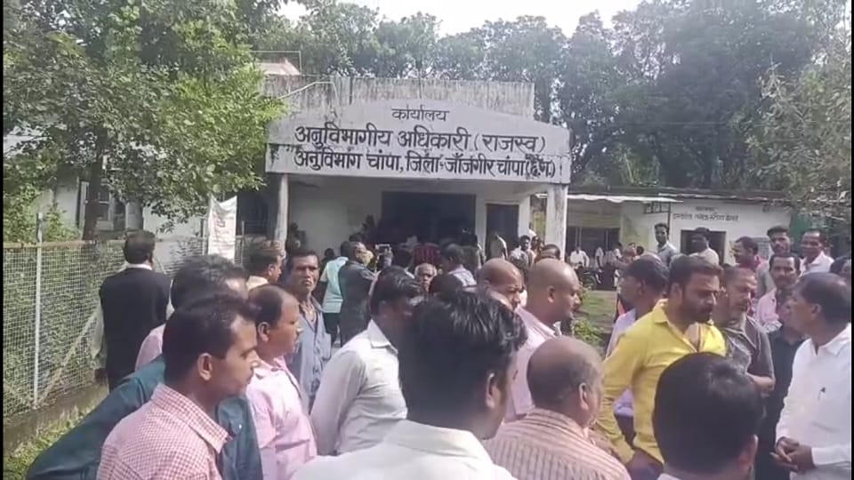 Ward residents angry over not getting land lease in Janjgir Champa