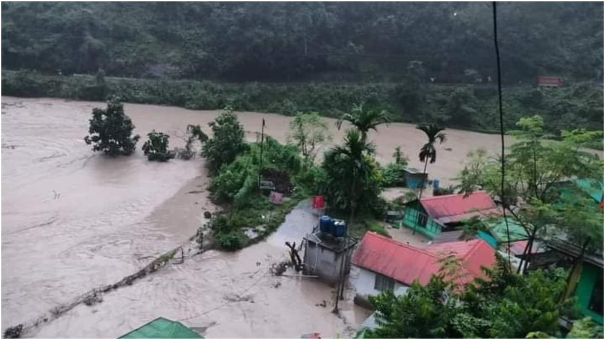 Sikkim Flood: Death including soldiers reaches 69, soldiers helping more than 1700 stranded tourists