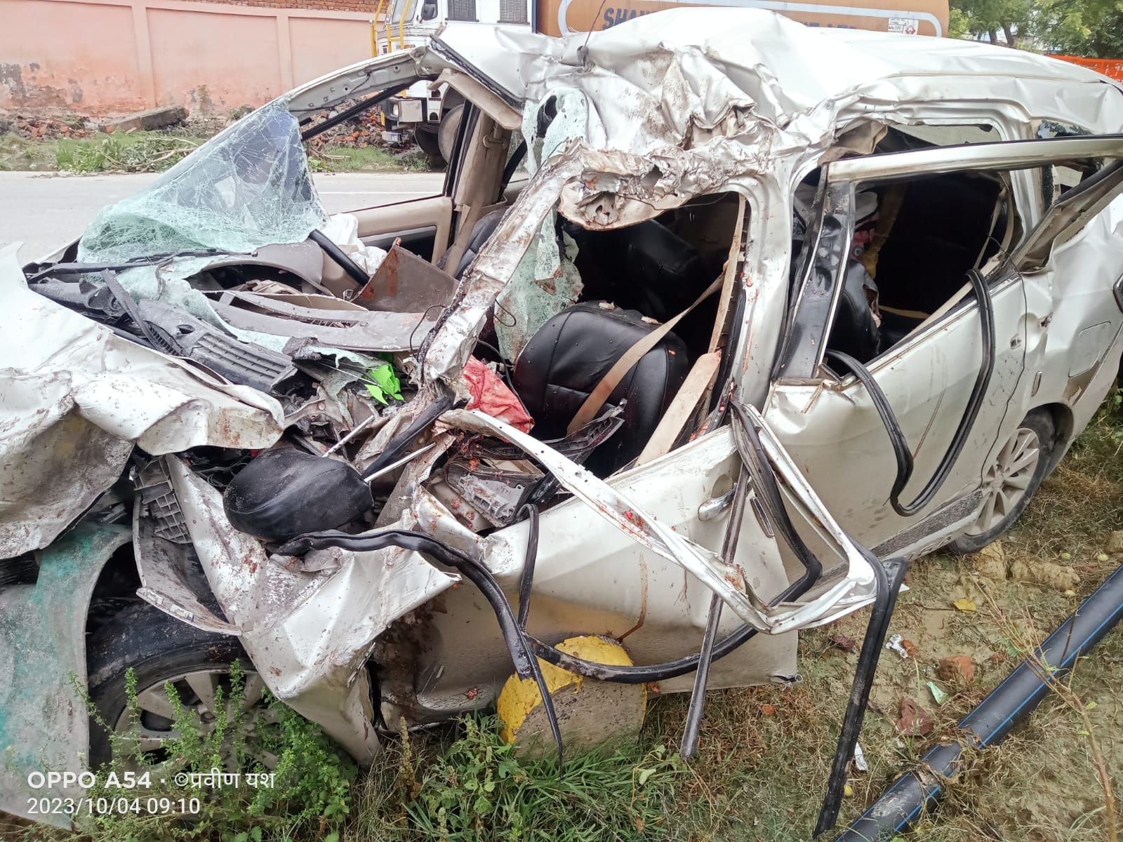 PHOTOS: Heart-wrenching road accident, eight lives ended in one stroke, a child defeated death.