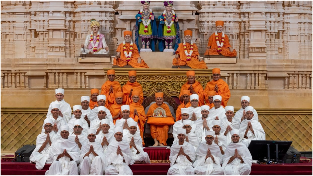 USA  30 youth became saints in America dedicated their lives to devotion in Akshardham Robbinsville