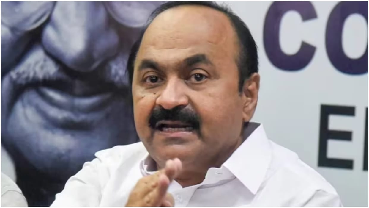 Karuvannur Cooperative Bank scam left government congress leader vd satheesan