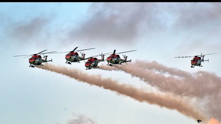 Air Show Prayagraj :  प्रयागराज के आसमां में दिखा देश का शौर्य, सी-295 ने भी की आसमान की सैर