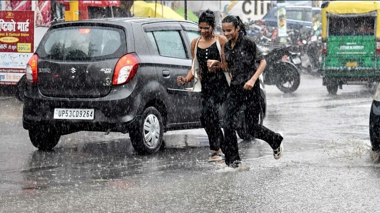 UP Weather : यूपी में मौसम लेने वाला है करवट, कल से कुछ हिस्सों में बारिश के आसार, बिजली गिरने का भी अलर्ट