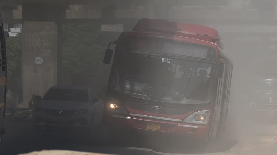 delhi air pollution rise aqi above 353 in mundka cpcb aqi