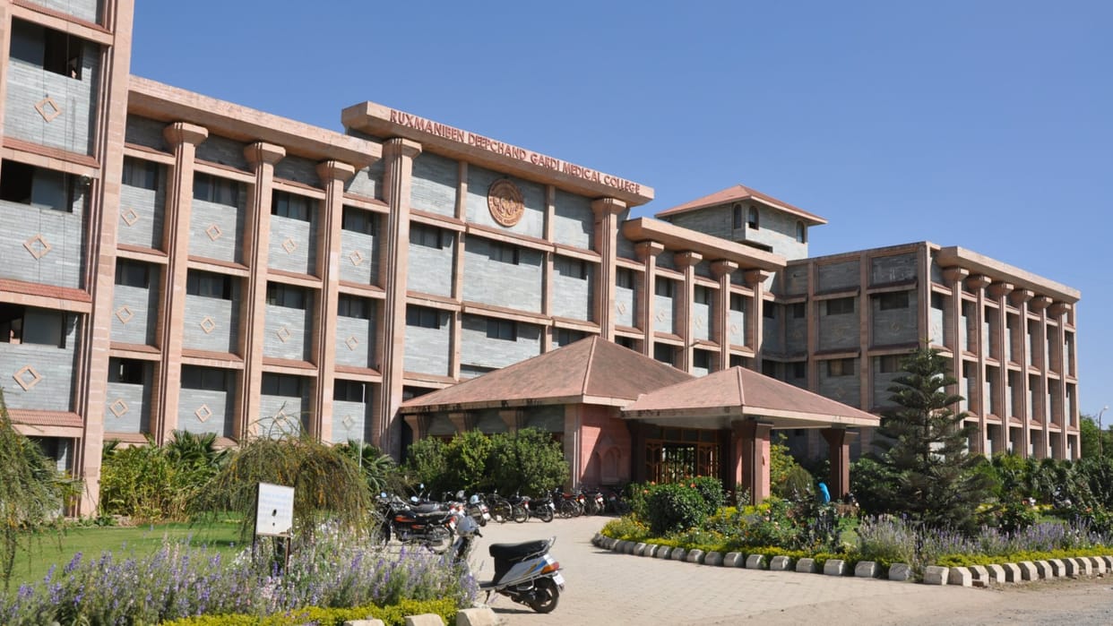 MP News: Ragging in RD Gardi Medical College, senior students beat up junior, also broke bike