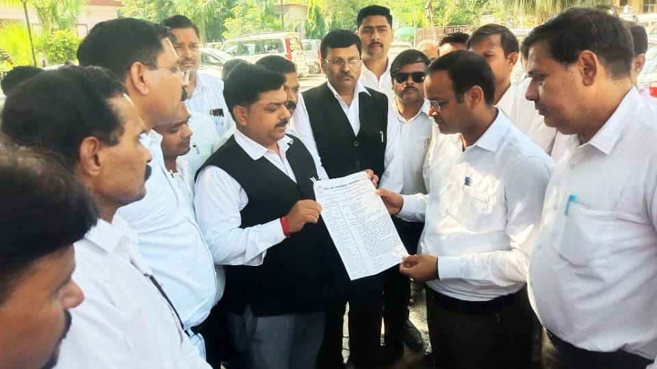 Advocates opposed the affiliation of 105 villages to Tehsil Jalalabad in Shahjahanpur