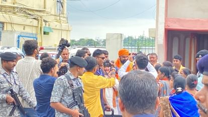 Bihar: पटना पहुंचे जेपी नड्डा, रोड पर भव्य स्वागत कर रहे कार्यकर्ता; कैलाशपति मिश्र जयंती समारोह का शुभारंभ BJP National President JP Nadda's visit to Bihar, Patna, 100th birth anniversary of Kailashpati Mishra; NDA