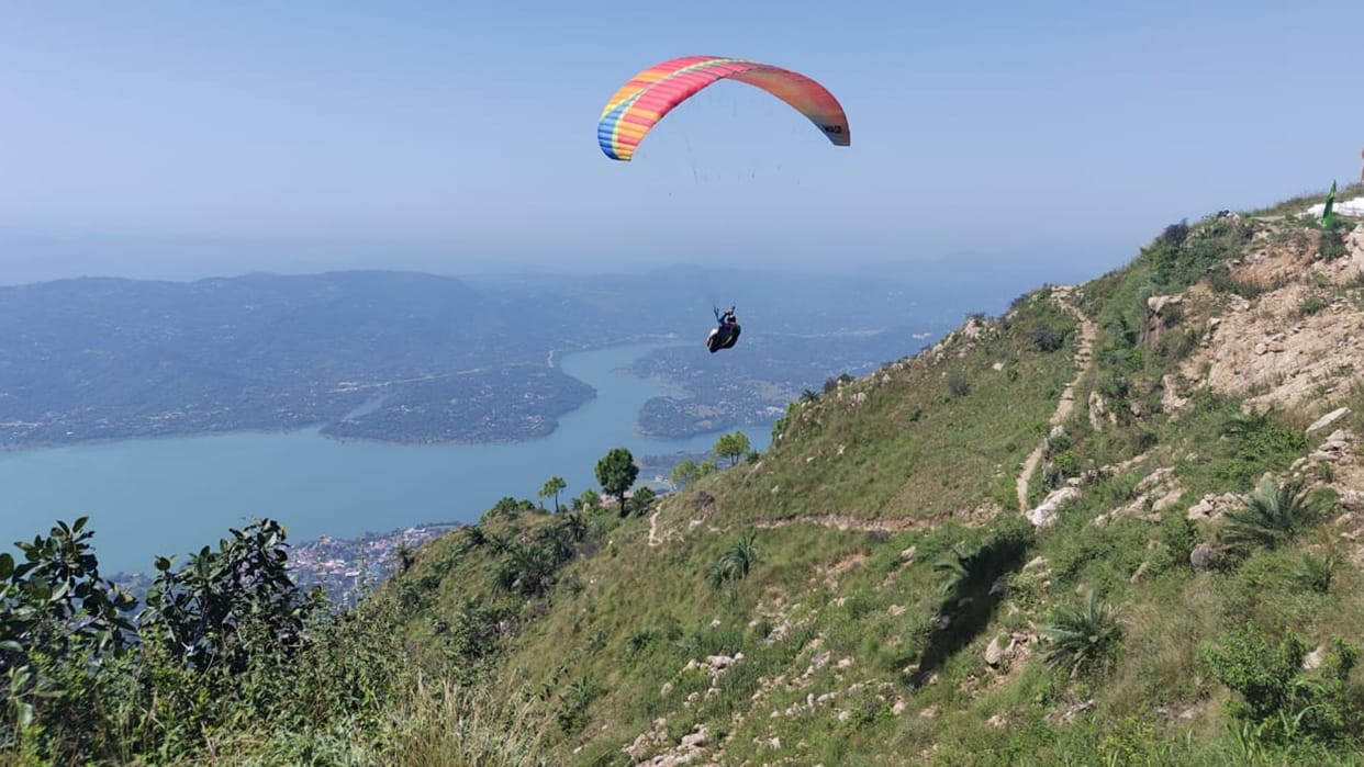 Bilaspur News: bandla paragliding site third Batch Training concluded