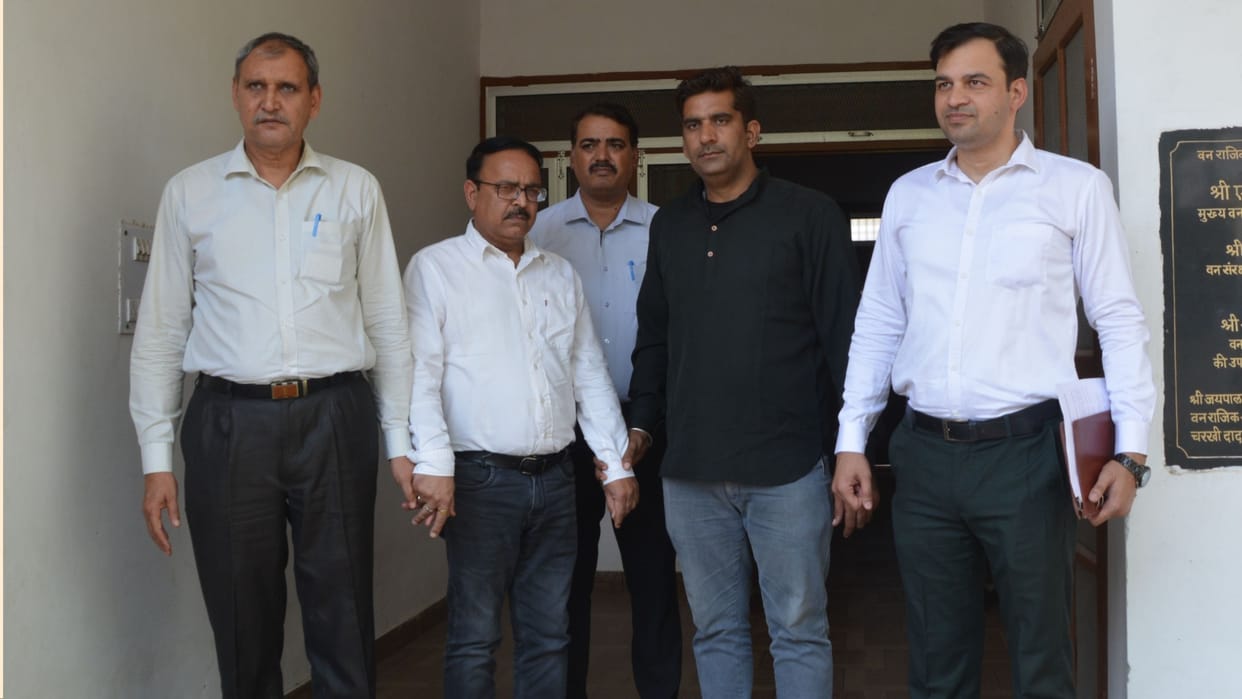 Charkhi Dadri: ACB and Chief Minister Flying Squad caught DFO taking bribe of three lakhs