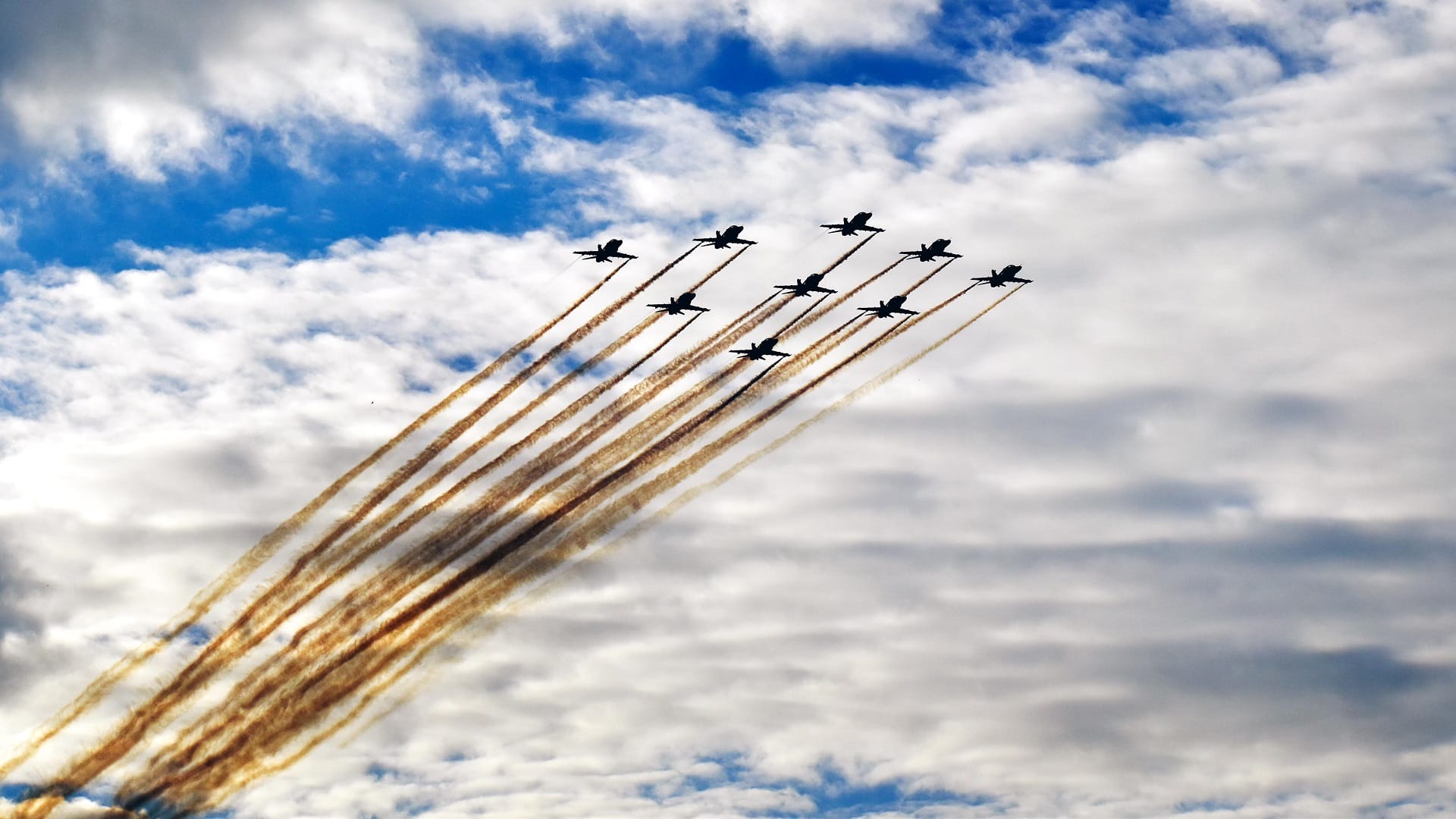 Prayagraj Air Show: Chinook communicated with the waves at Sangam, Surya Kiran created rainbow