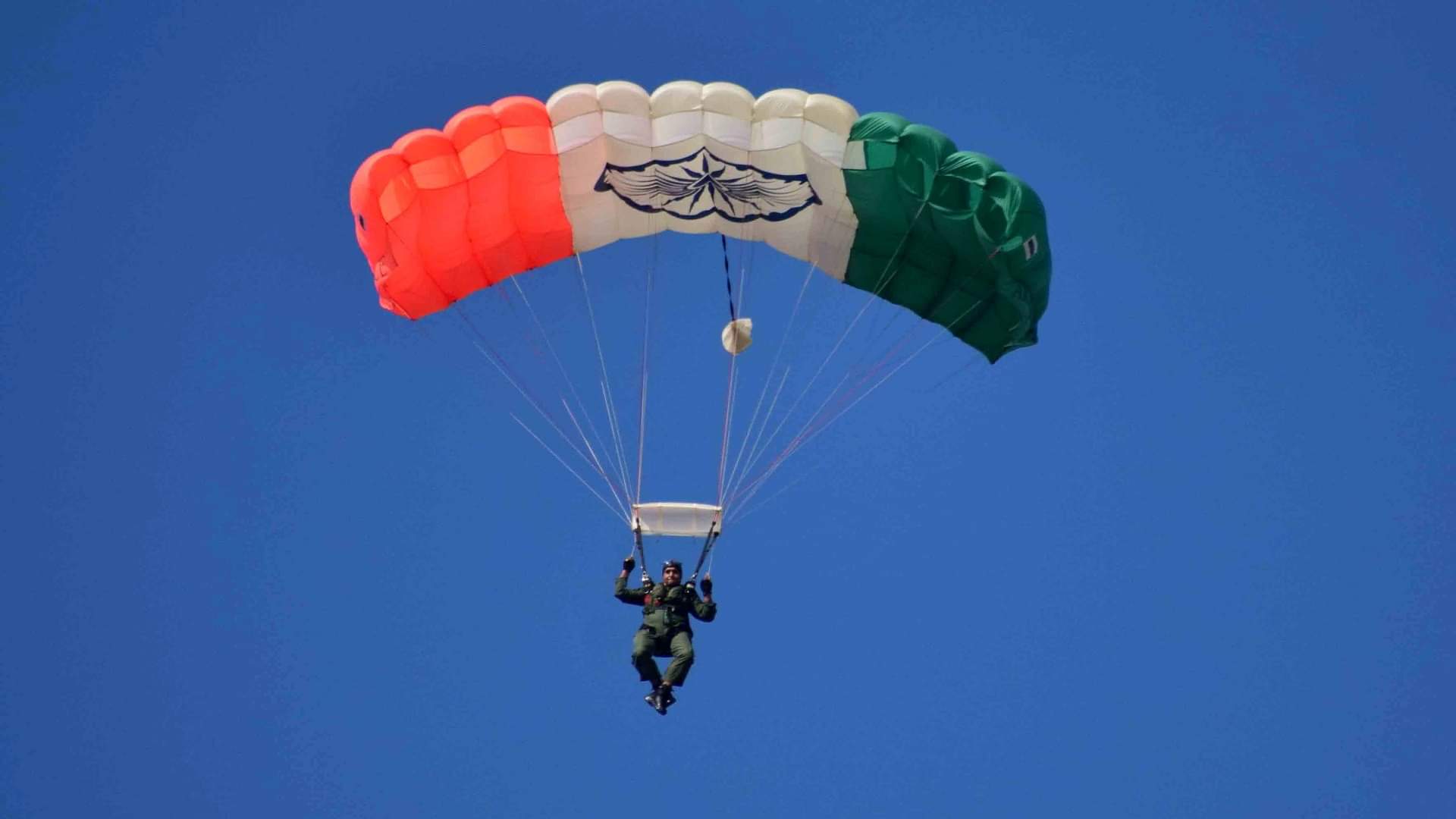 Air Show: Rafale speed filled with thrill, Akash Ganga team soldiers jumped