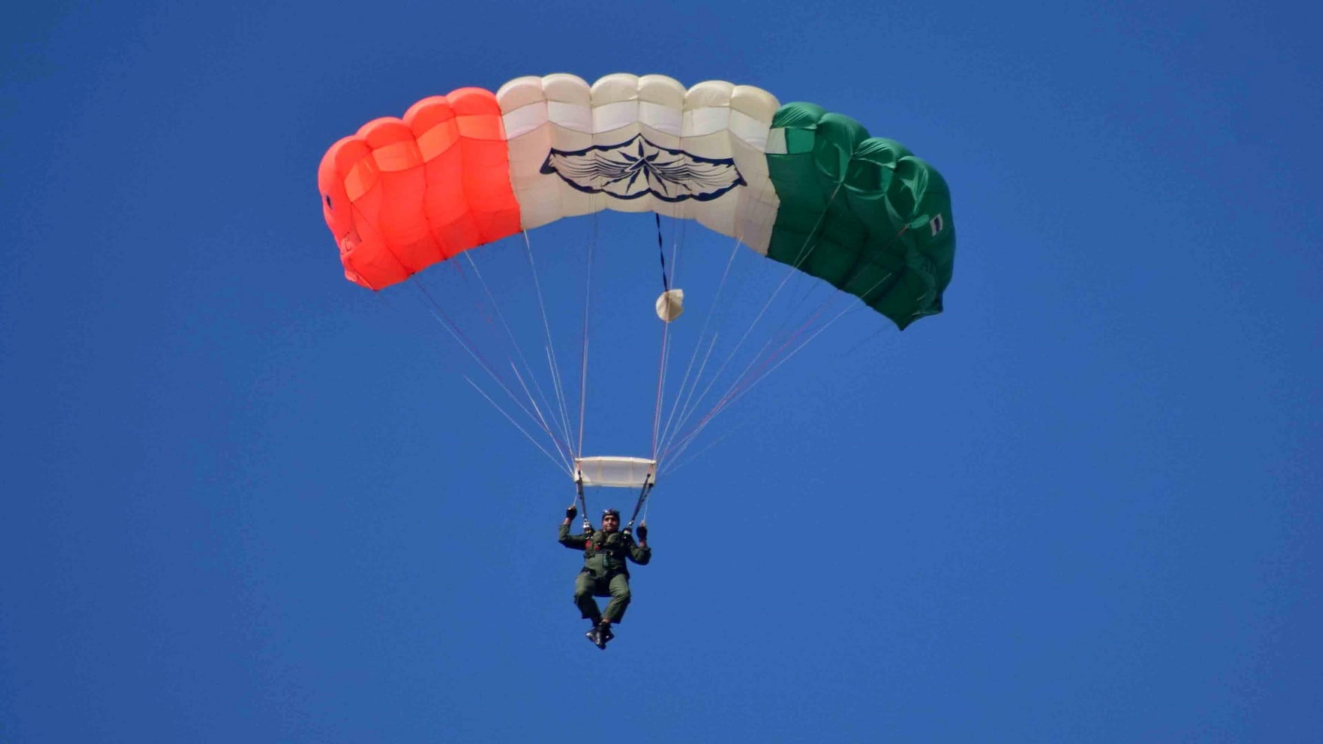 Air Show: Rafale speed filled with thrill, Akash Ganga team soldiers jumped