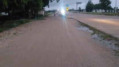 Work going on at various places on Gorakhpur Varanasi four lane