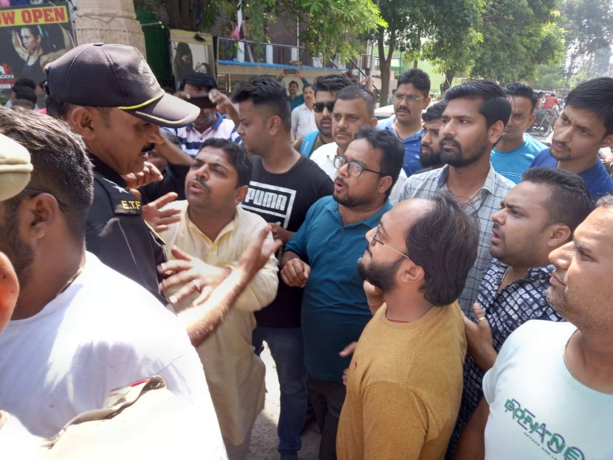 enforcement team that arrived to remove encroachment beat up the councilor, created ruckus