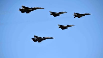 rayagraj Air Show: Vehicles will not ply on Shastri Bridge and New Yamuna Bridge for two days and three hours.