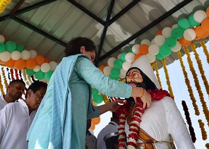 MP Election 2023: आदिवासी वोटबैंक के अलावा जैन समाज को भी साधा प्रियंका ने मोहनखेड़ा आकर Apart from the tribal vote bank, Priyanka also appealed to the Jain community by coming to Mohankheda.